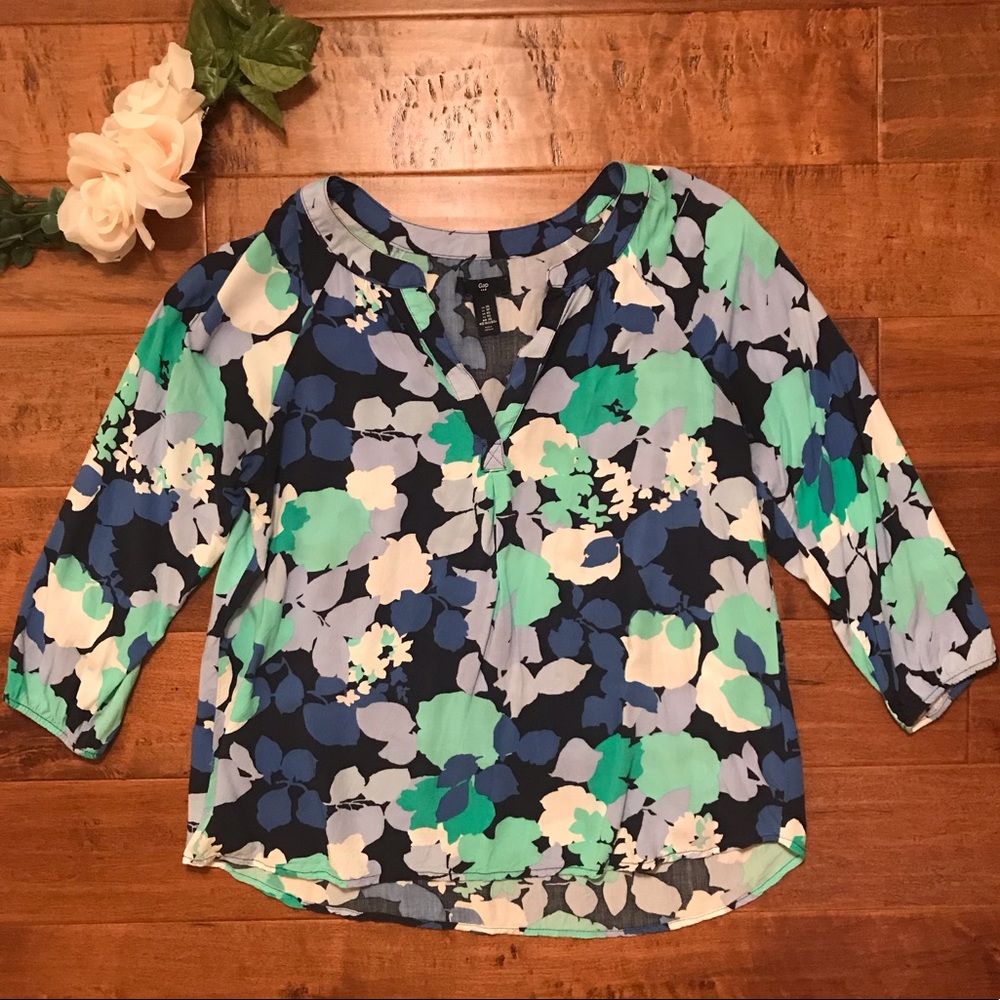 Beautiful Gap blouse🦋